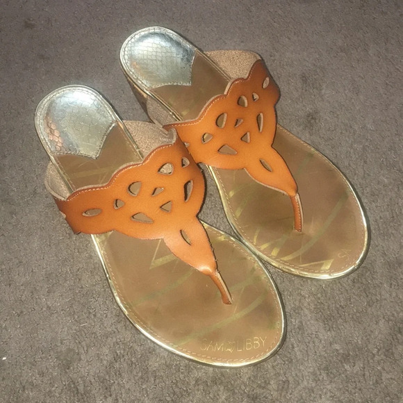 Sam & Libby Cutout Wedge Sandals Cognac - Picture 1 of 7
